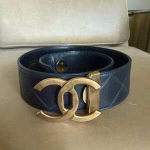 Chanel Black and Gold Women's Belt vintage, size 80 turnlock